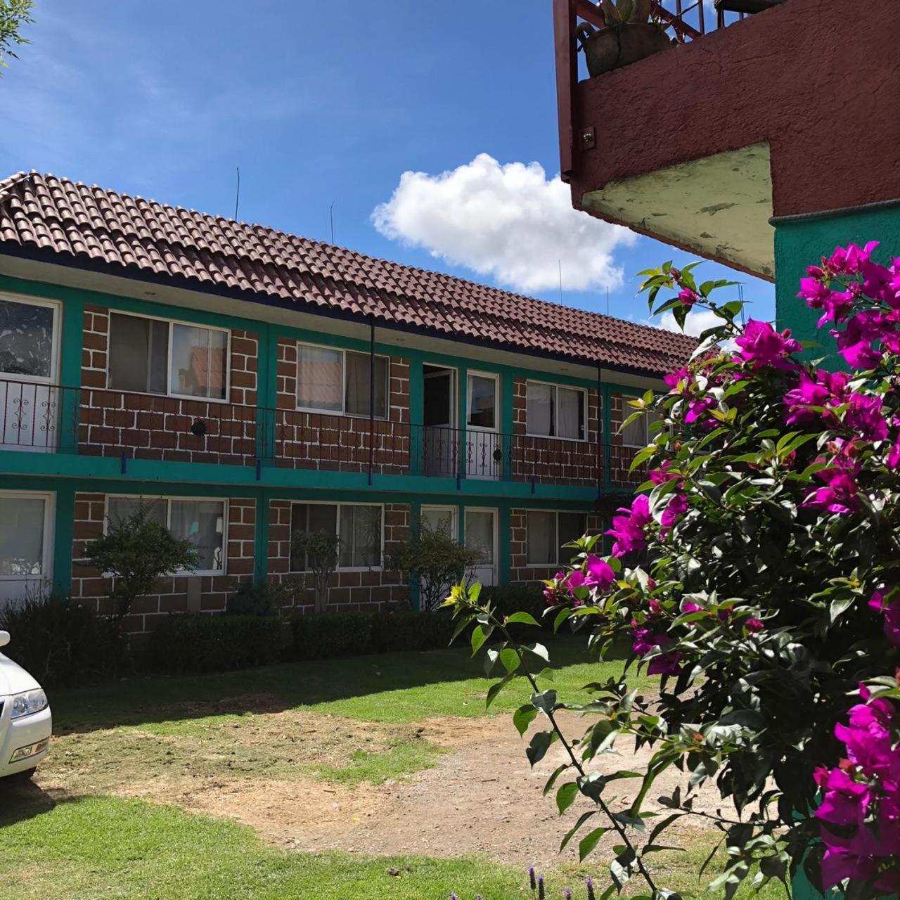Hotel Las Fumarolas De Don Goyo Чолула Екстериор снимка