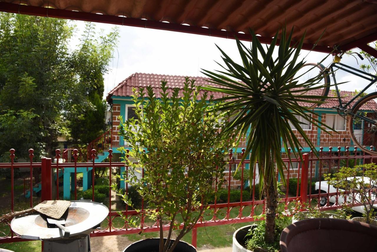 Hotel Las Fumarolas De Don Goyo Чолула Екстериор снимка